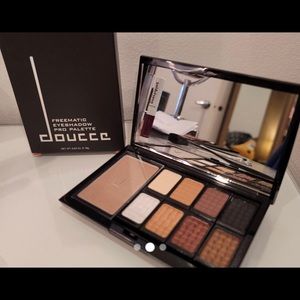 DOUCCE Freematic Eyeshadow Pro Palette